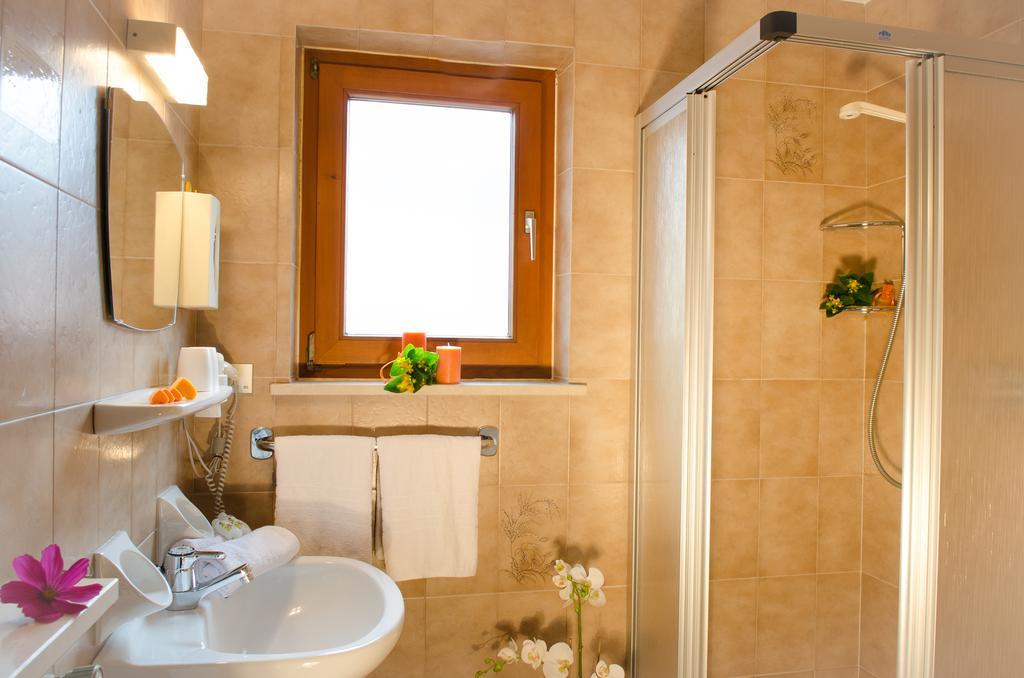 Hotel Pension Felseneck San Leonardo in Passiria